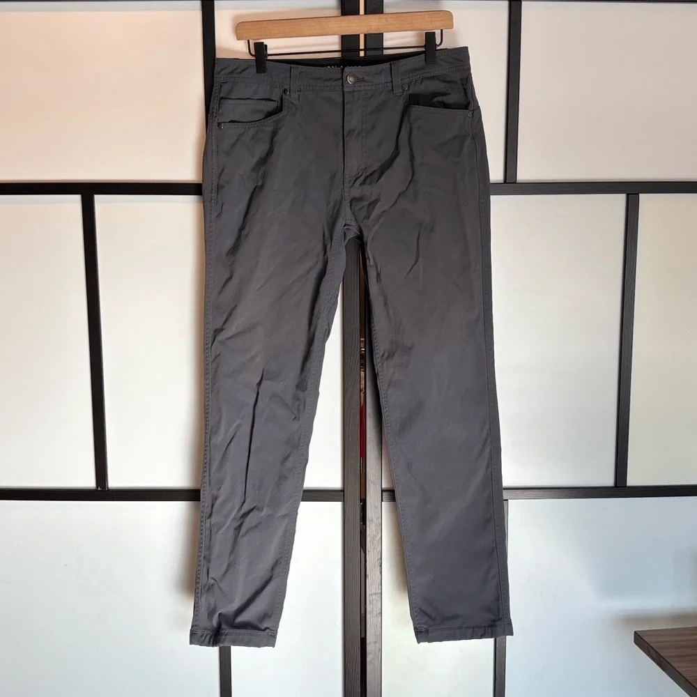 Western Rise men’s gray‎ pants. Size 33